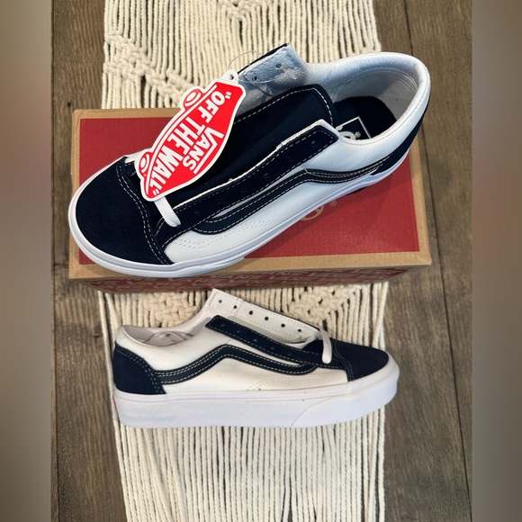 Vans - Picture 2 of 4